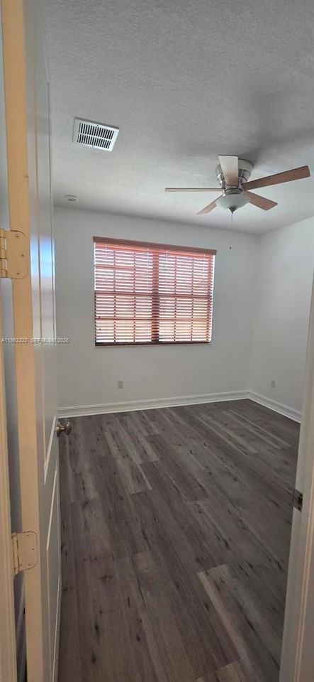 106 Riverwalk Circle East - Photo 6 of 11