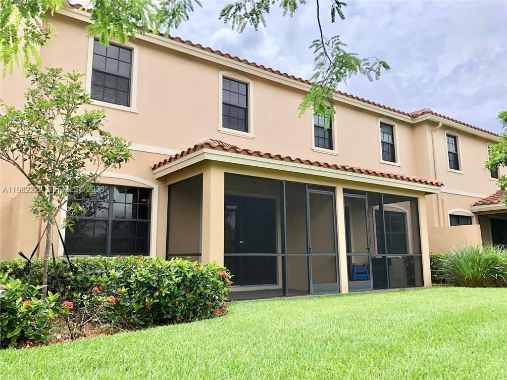106 Riverwalk Circle East - Photo 2 of 11