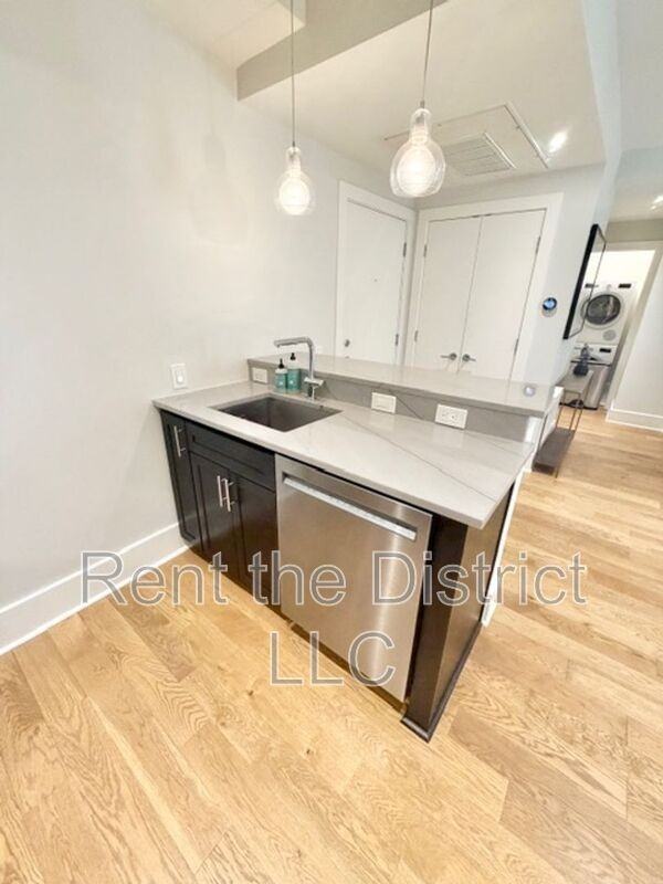 2926 Porter St Nw #107 - Photo 4 of 18