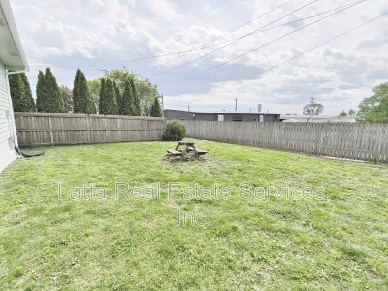 2502 Cedar St - Photo 2 of 9