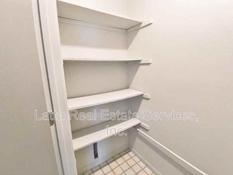 2502 Cedar St - Photo 5 of 9