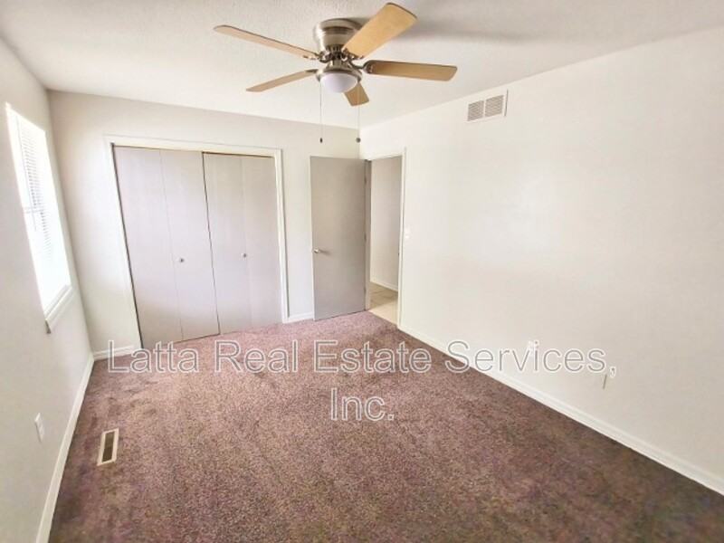 2502 Cedar St - Photo 6 of 9