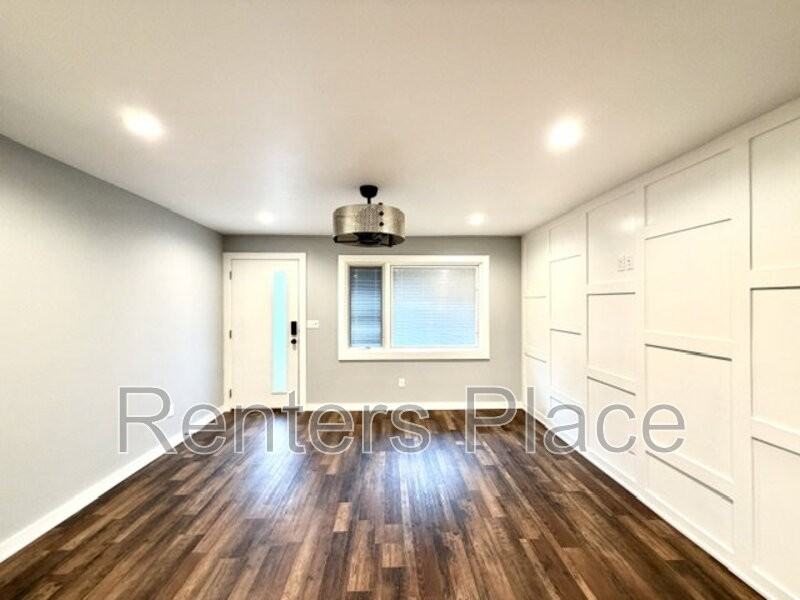 415 S Victor Ave #1 - Photo 3 of 12