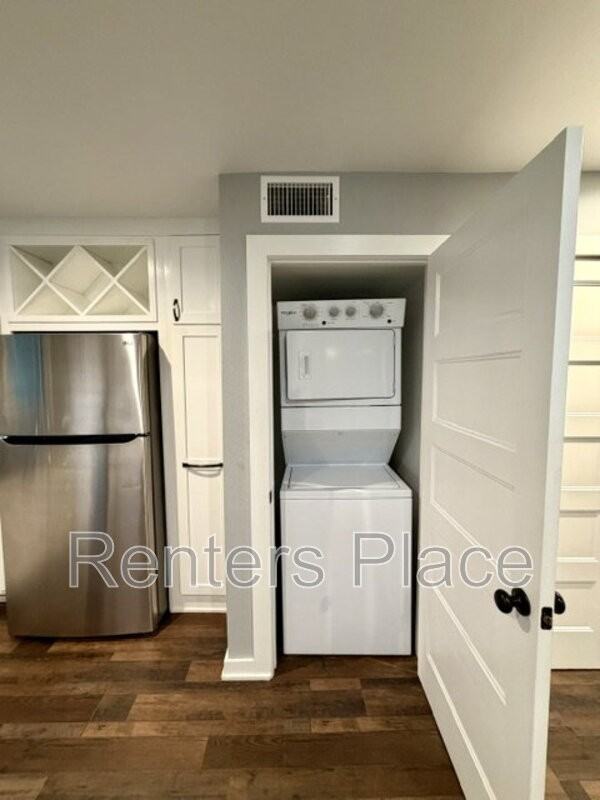 415 S Victor Ave #1 - Photo 5 of 12