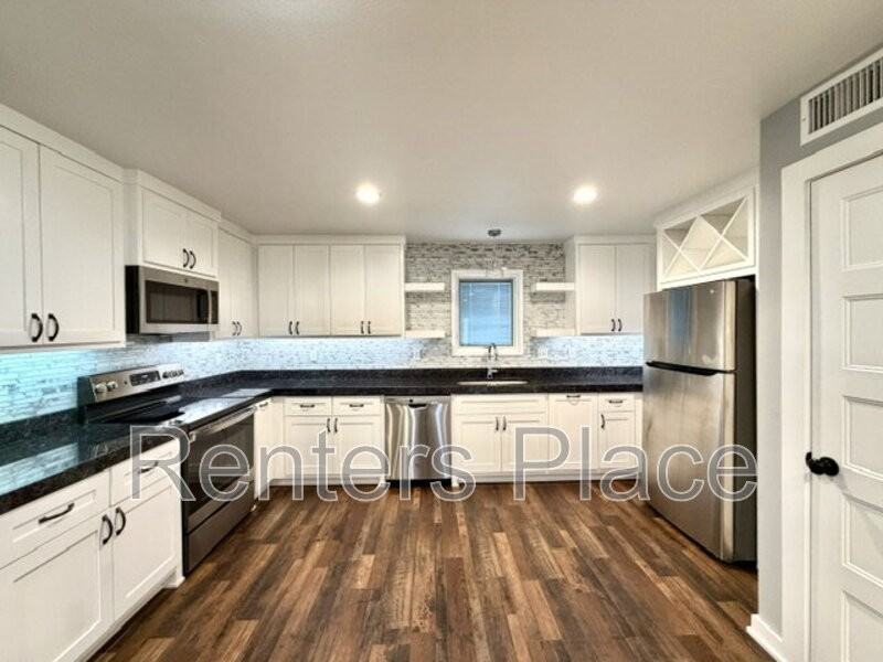 415 S Victor Ave #1 - Photo 6 of 12