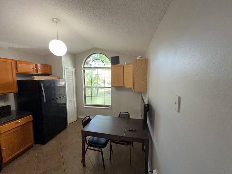 2201 Grasmere Dr - Photo 4 of 23