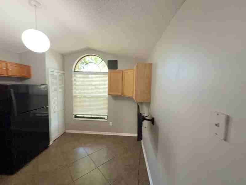 2201 Grasmere Dr - Photo 6 of 23