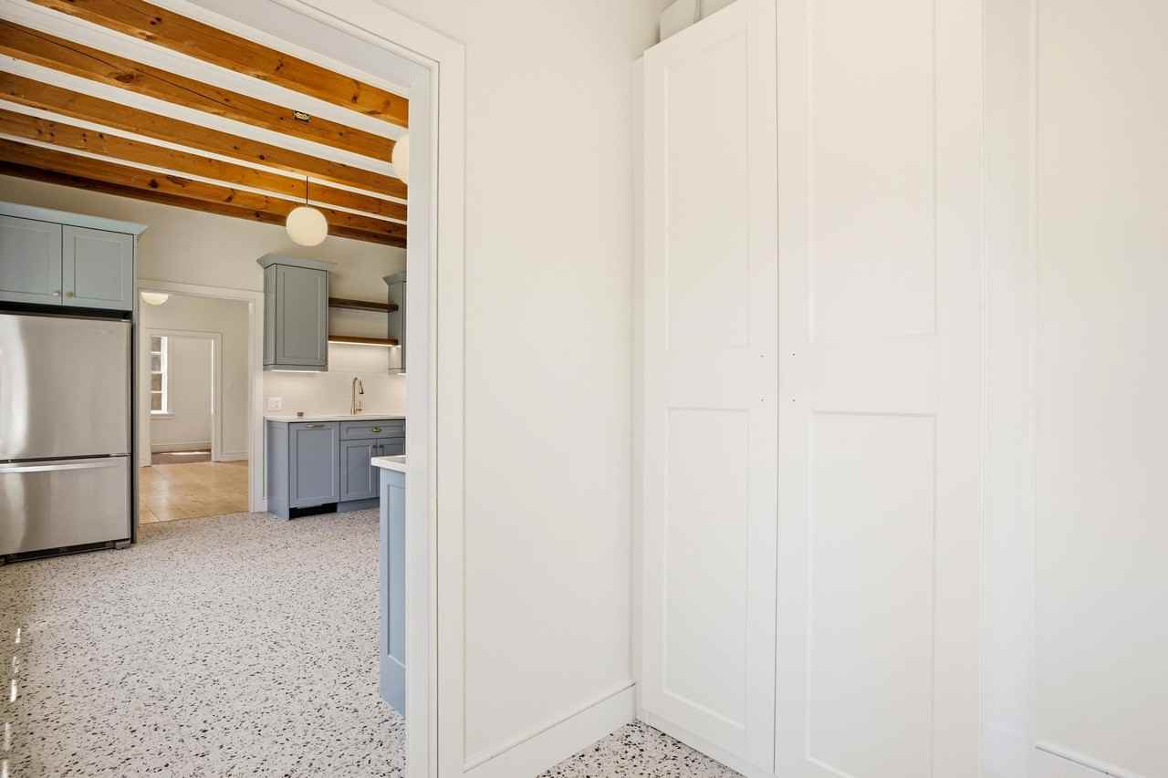 93 Arthur Street North - Photo 3 of 16