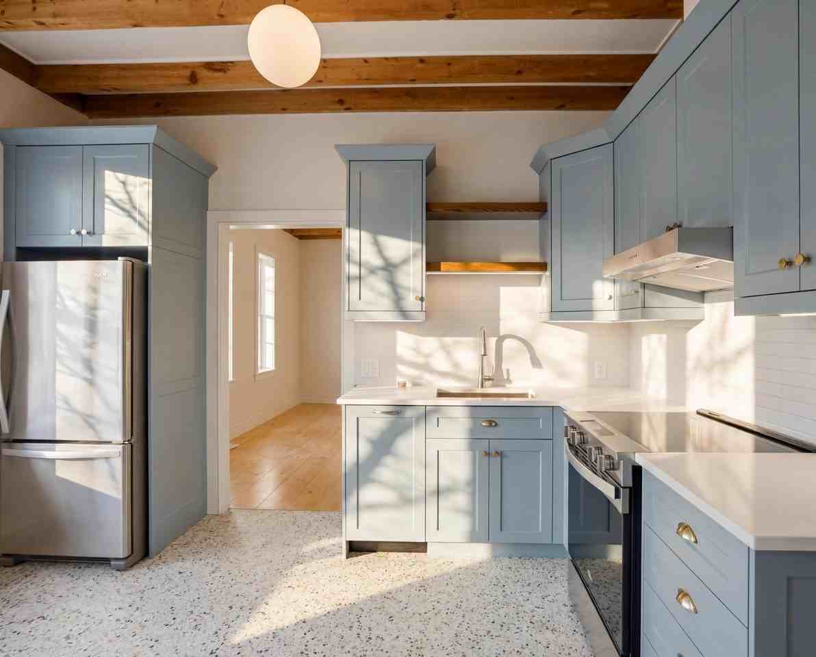 93 Arthur Street North - Photo 5 of 16