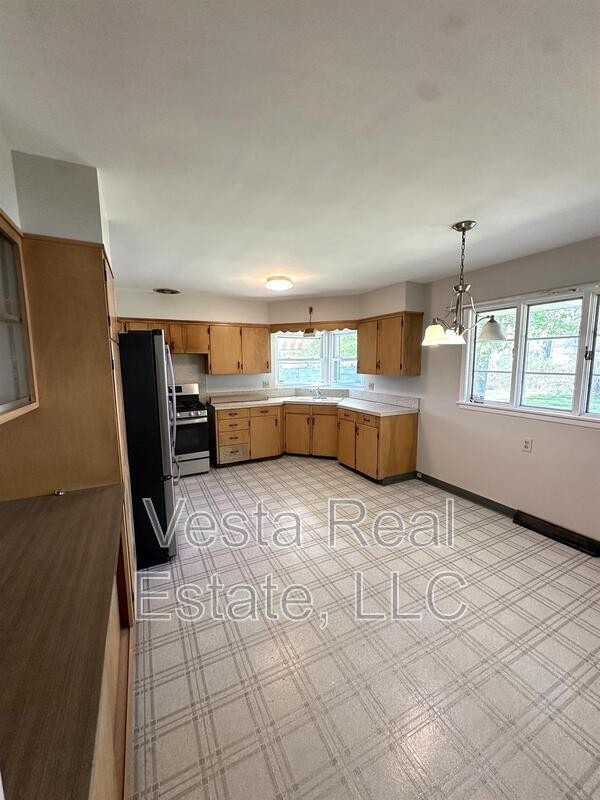 311 E Lincoln St #311LINCOLN - Photo 2 of 6