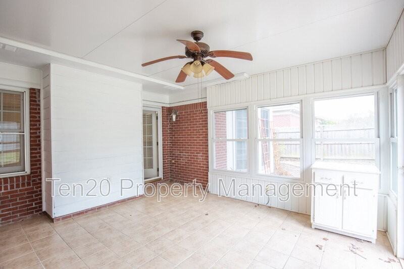 6040 N Pointe Dr - Photo 4 of 23