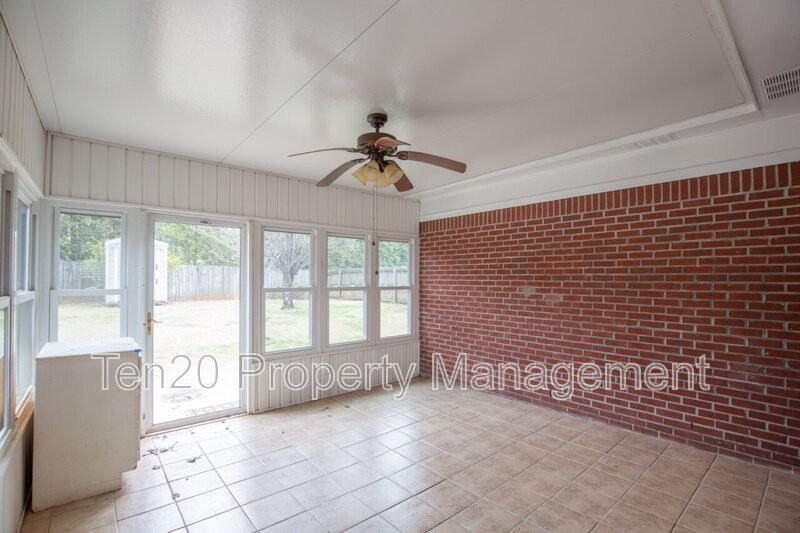 6040 N Pointe Dr - Photo 5 of 23