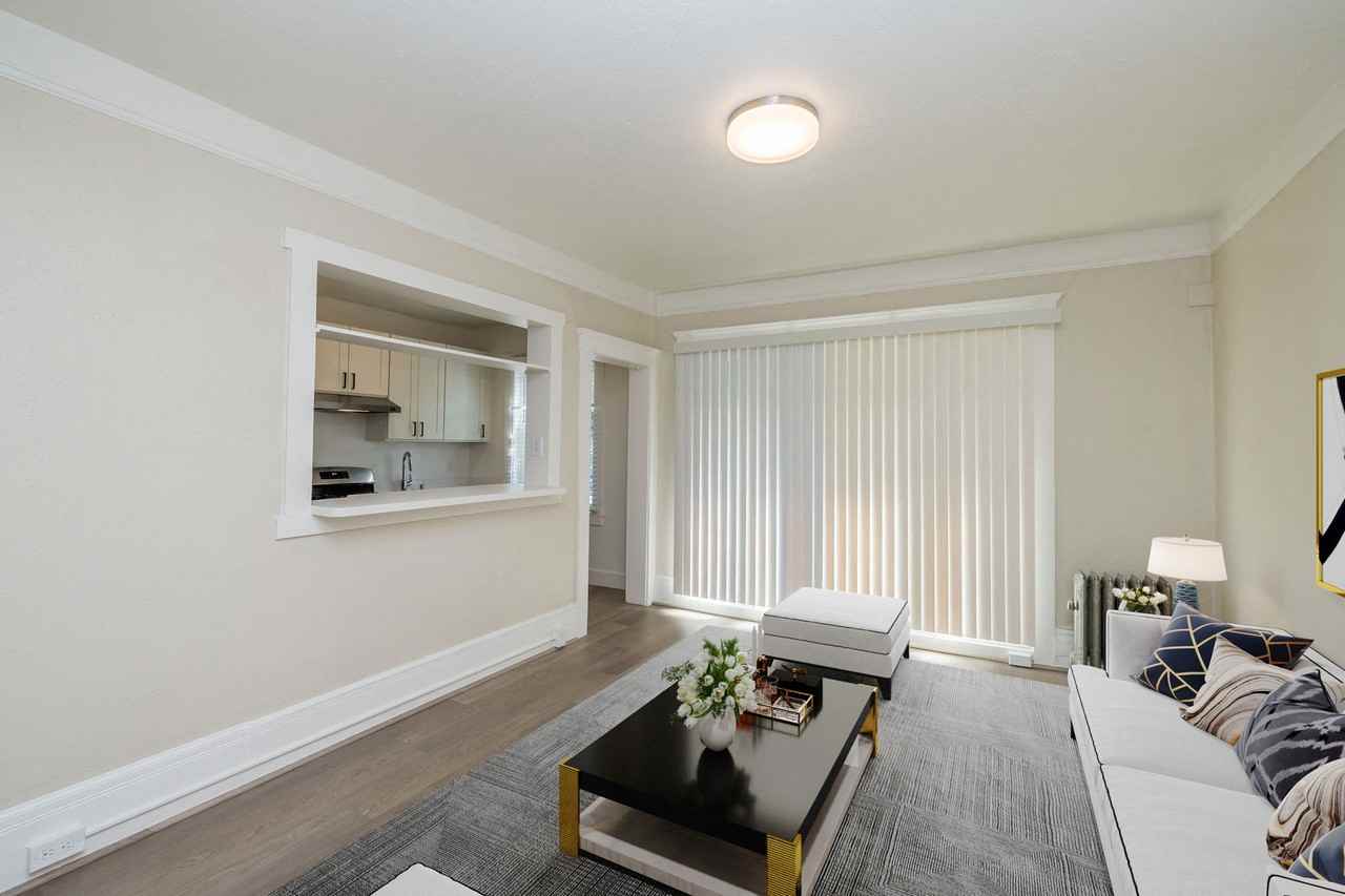 240 Grand - Photo 5 of 21