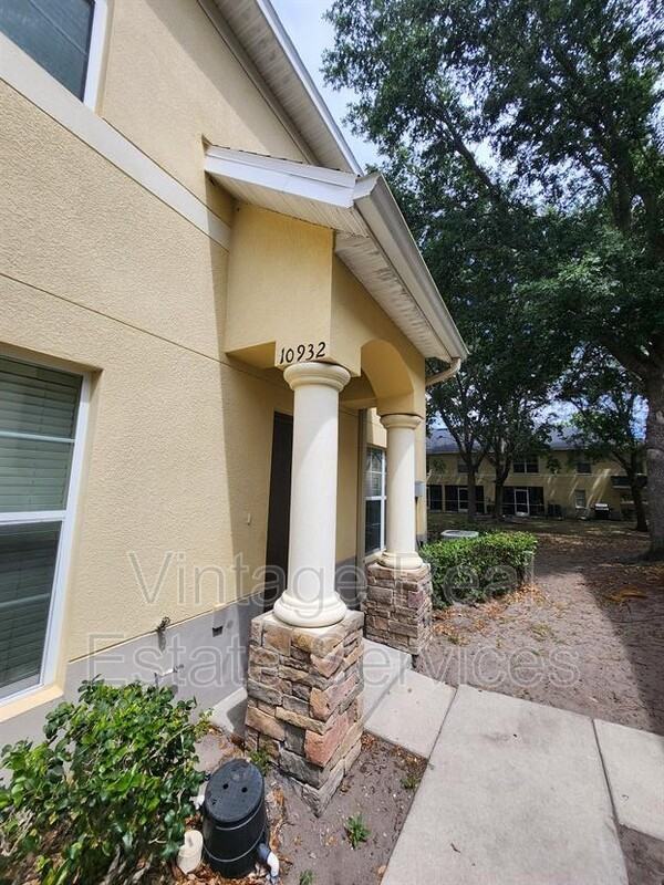 10932 Keys Gate Dr - Photo 2 of 25