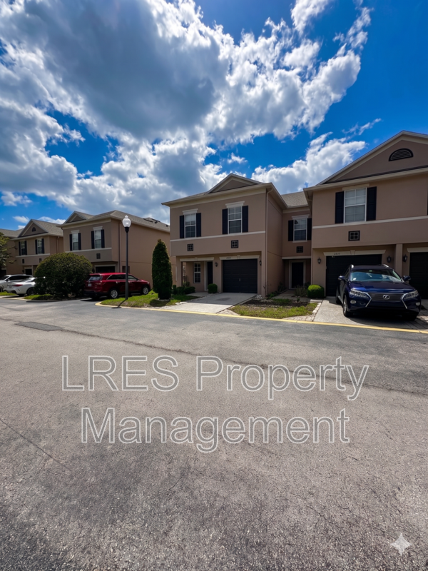 2825 Cliffe Ct - Photo 2 of 40