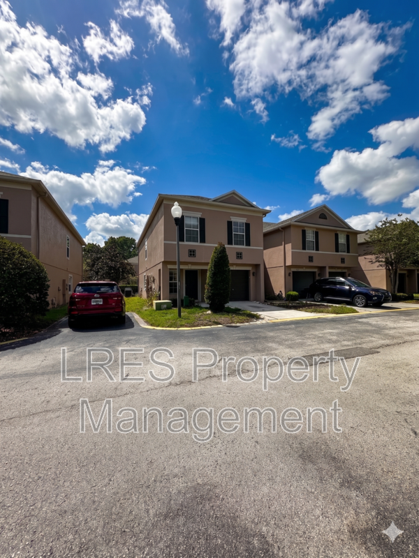 2825 Cliffe Ct - Photo 3 of 40