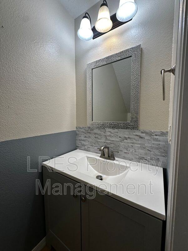 2825 Cliffe Ct - Photo 7 of 40