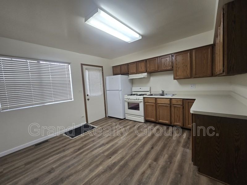 577 Anita Ave #1S - Photo 4 of 13