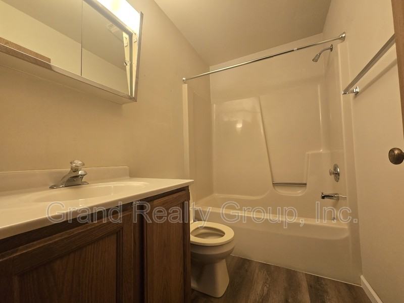 577 Anita Ave #1S - Photo 6 of 13
