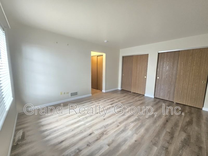 577 Anita Ave #1S - Photo 7 of 13