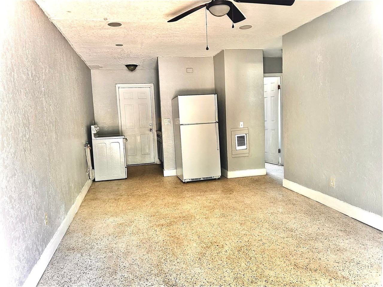 430 N Charles St #9 - Photo 3 of 22