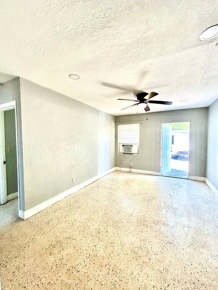 430 N Charles St #9 - Photo 4 of 22