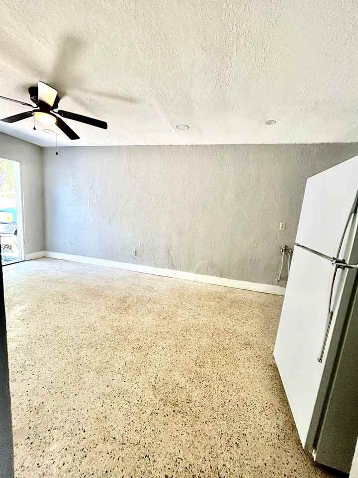 430 N Charles St #9 - Photo 6 of 22