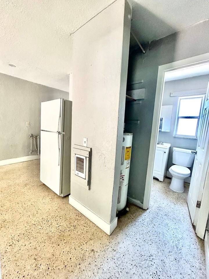430 N Charles St #9 - Photo 7 of 22