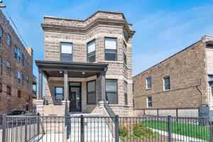 featured image of 1472 W Summerdale Ave #2RE