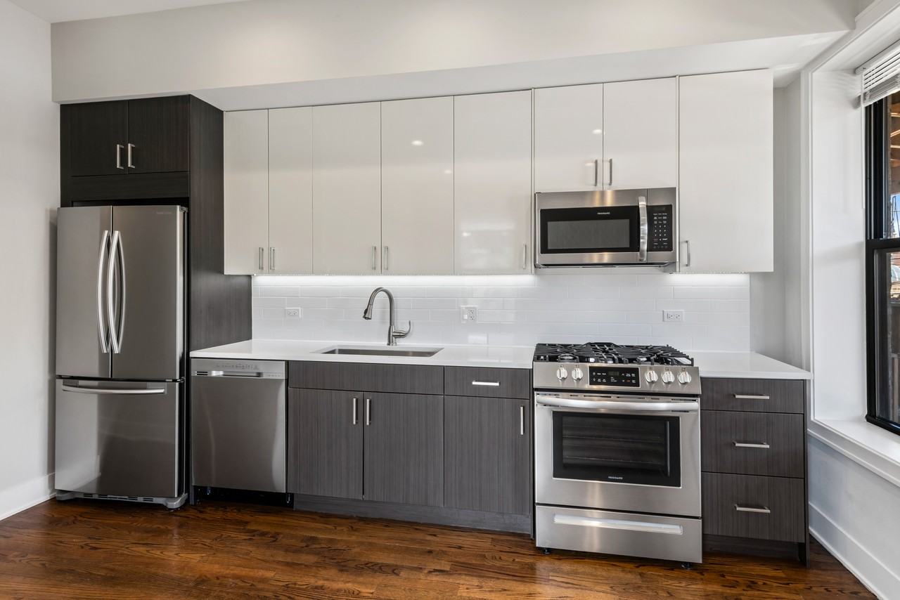 1472 W Summerdale Ave #2RE - Photo 2 of 20