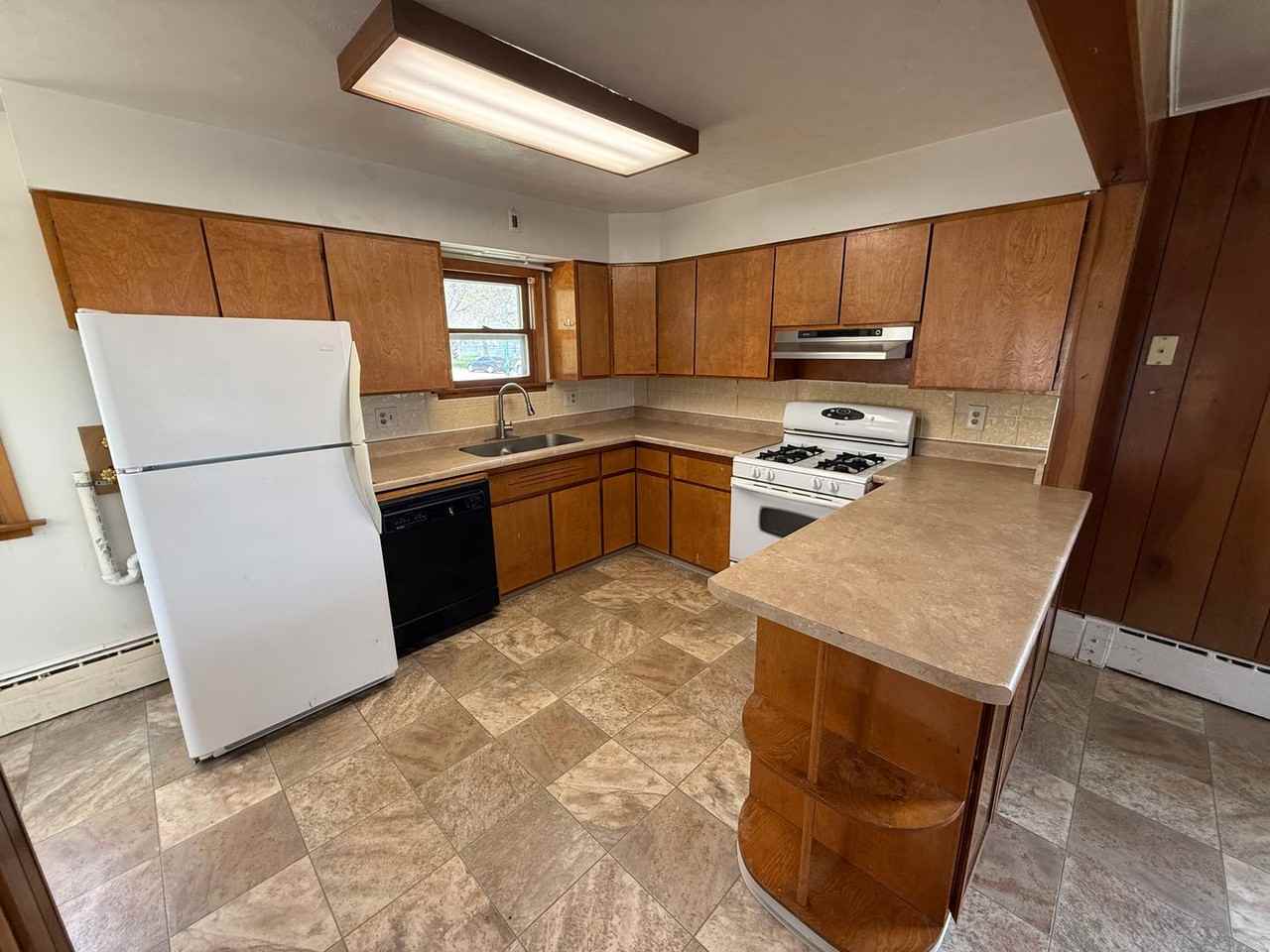 735 C Ave Ne - Photo 5 of 31