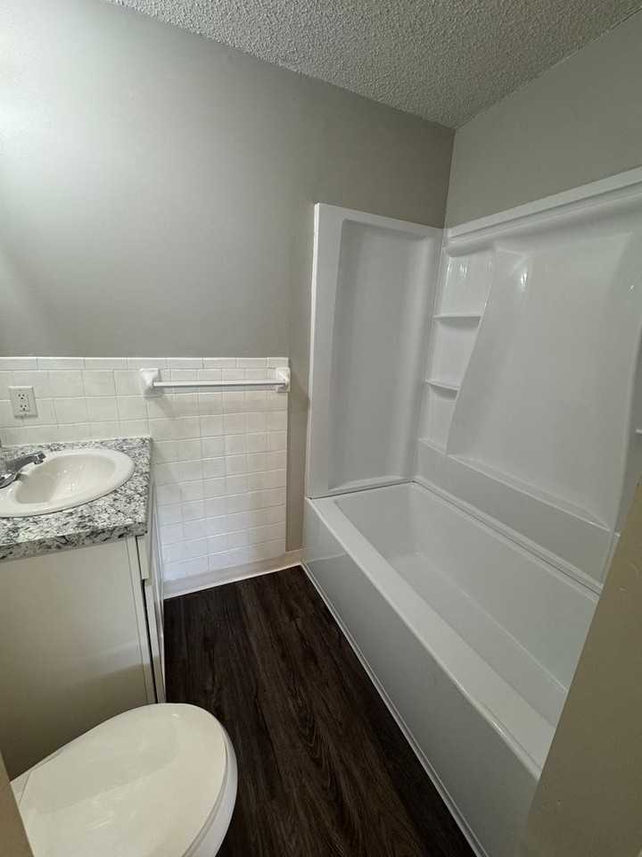 Valley View Apartments - Photo 7 of 20