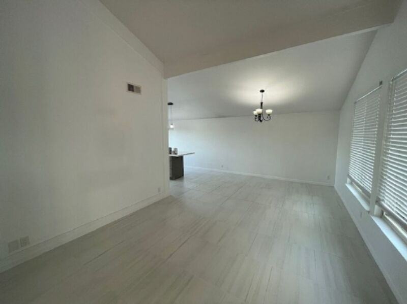13161 Shalimar Pl - Photo 7 of 27