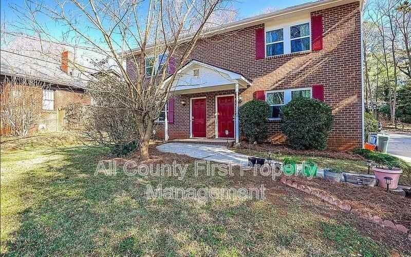 732 S Candler St - Photo 2 of 15