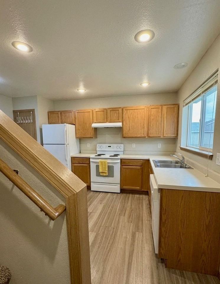 1717 Rockhill Rd - Photo 3 of 4