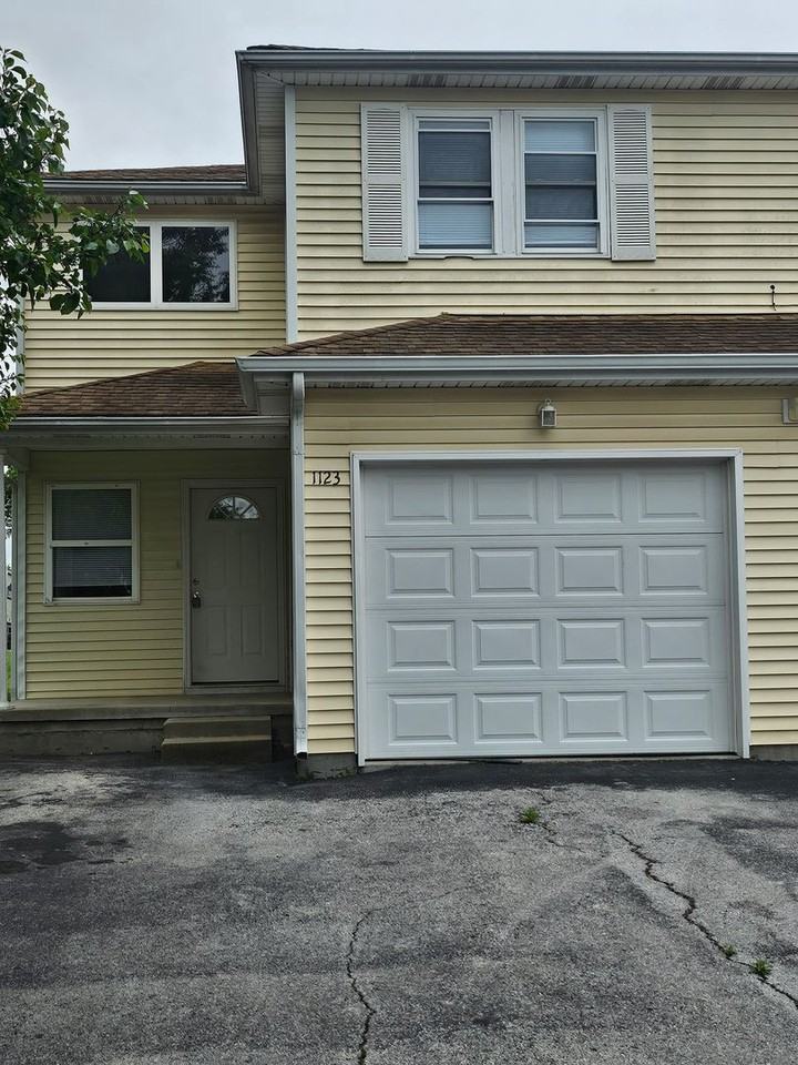 1123 Rex Ave - Photo 2 of 17