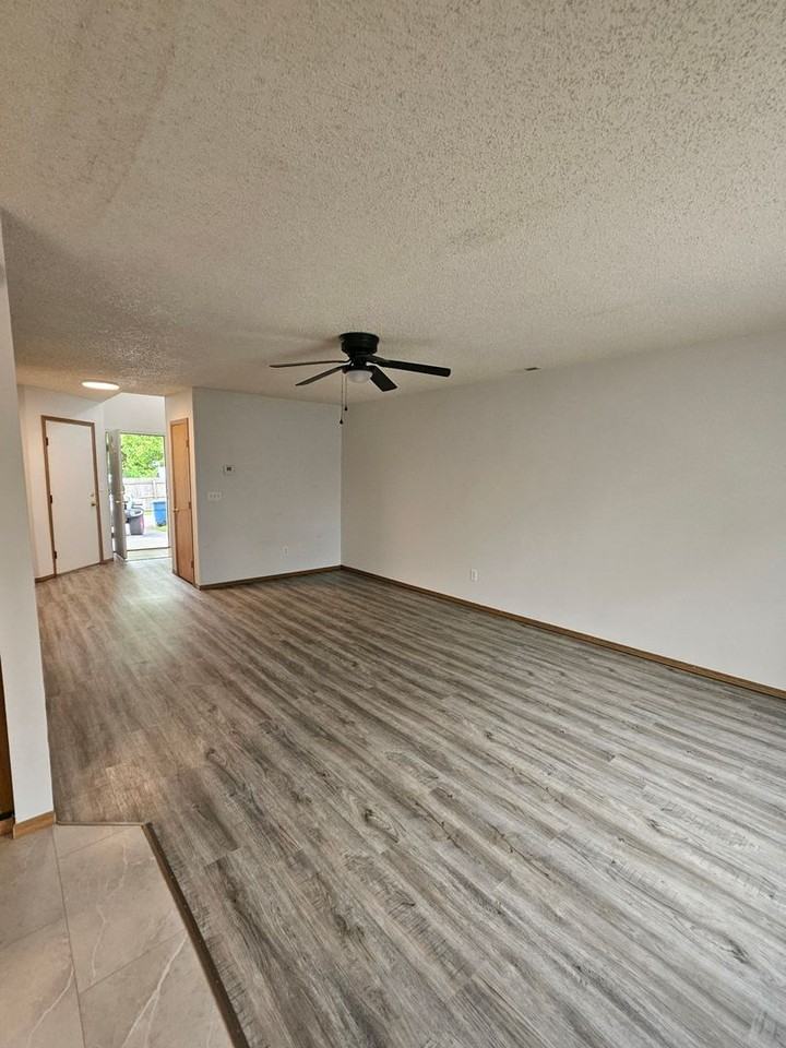 1123 Rex Ave - Photo 5 of 17
