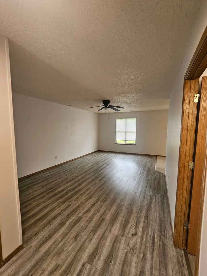 1123 Rex Ave - Photo 6 of 17