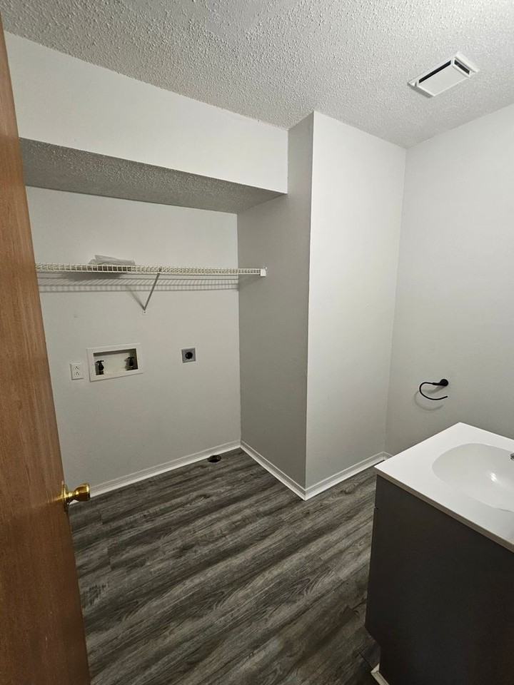 1123 Rex Ave - Photo 7 of 17