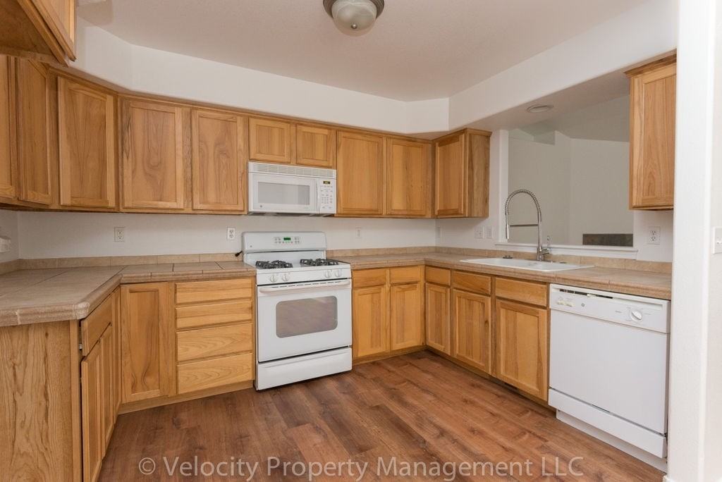 2505 Ne 7th Ln - Photo 3 of 10