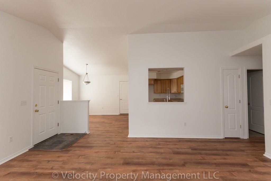2505 Ne 7th Ln - Photo 5 of 10