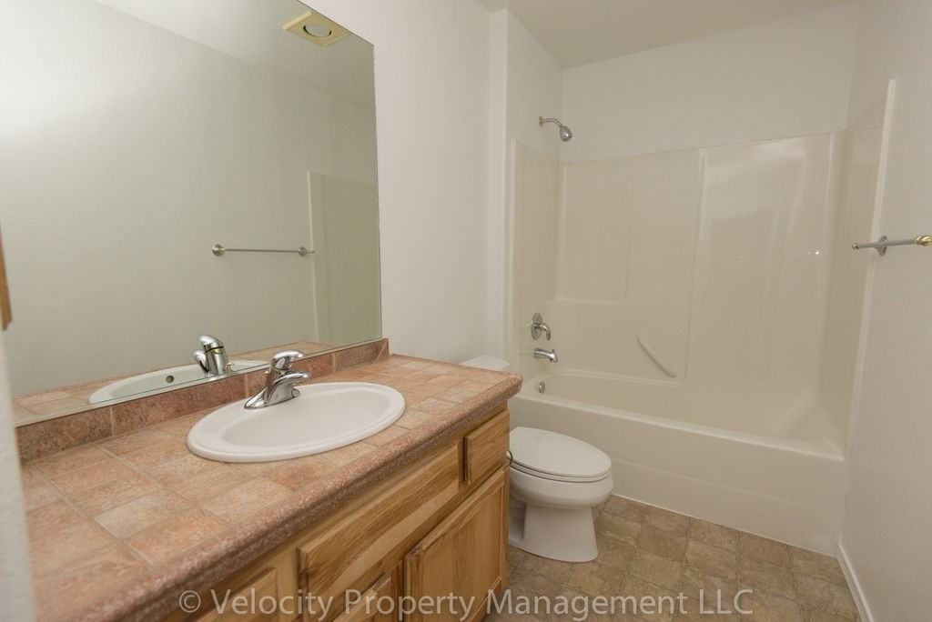 2505 Ne 7th Ln - Photo 6 of 10