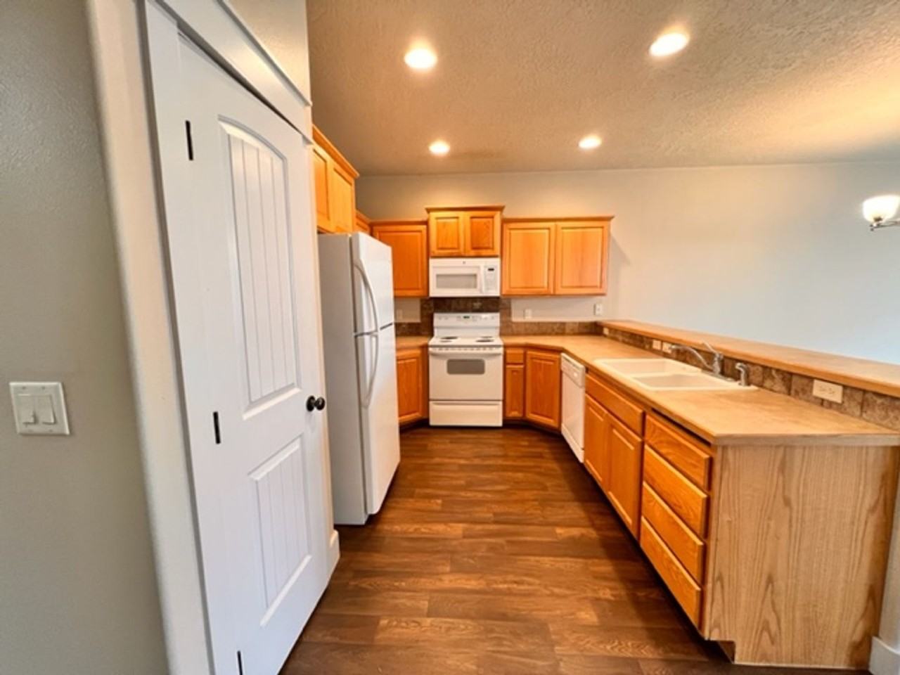 2120 S Dorothy Ave - Photo 3 of 28