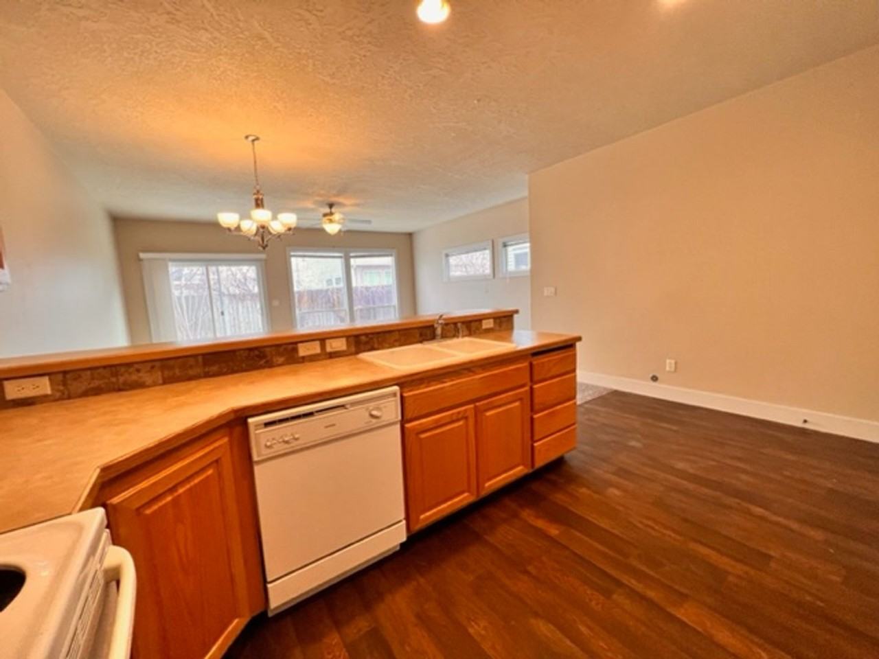 2120 S Dorothy Ave - Photo 5 of 28