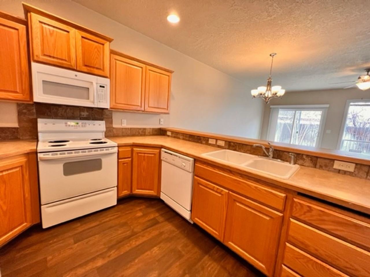 2120 S Dorothy Ave - Photo 6 of 28