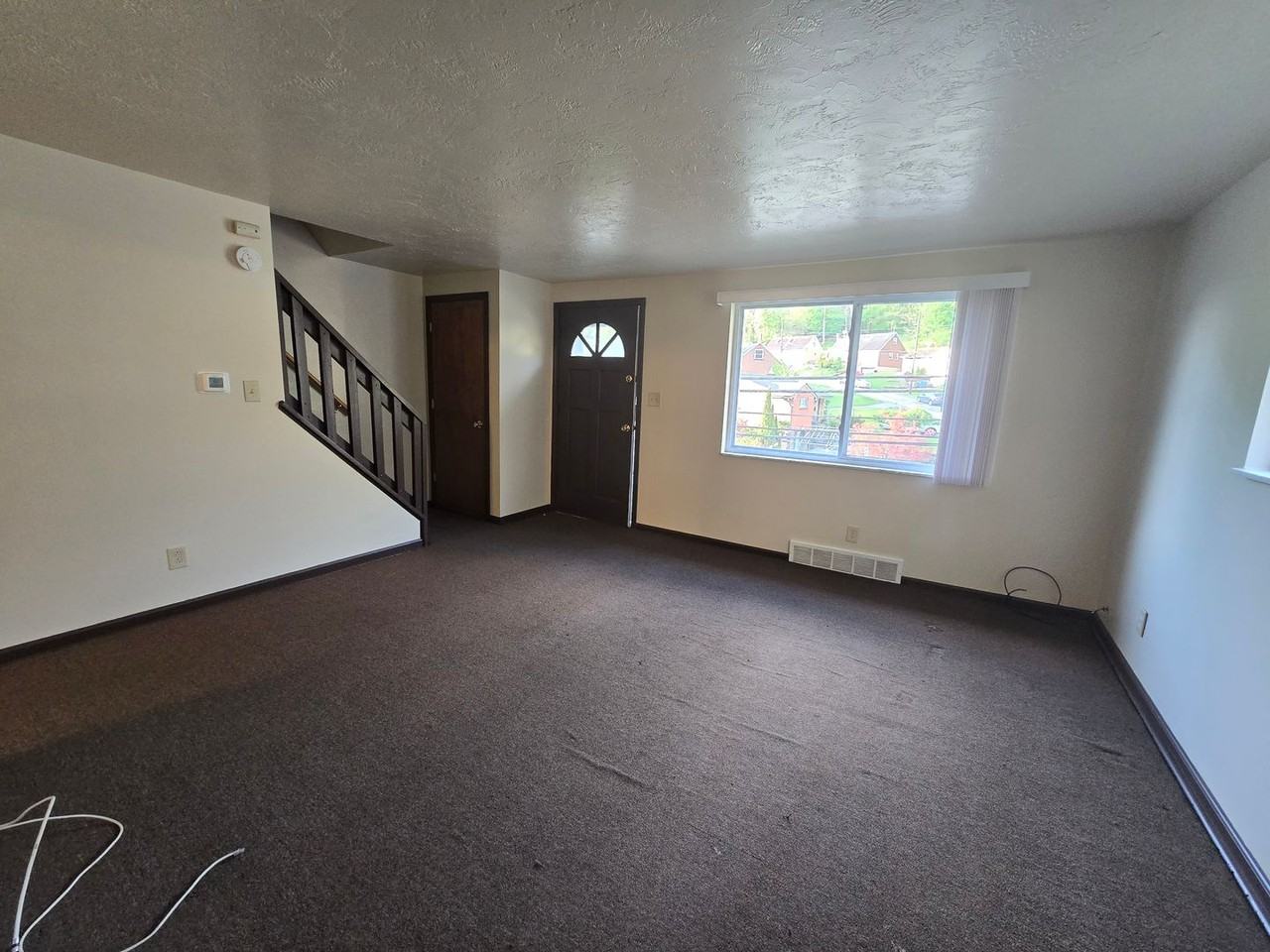 261 Universal Rd - Photo 4 of 15