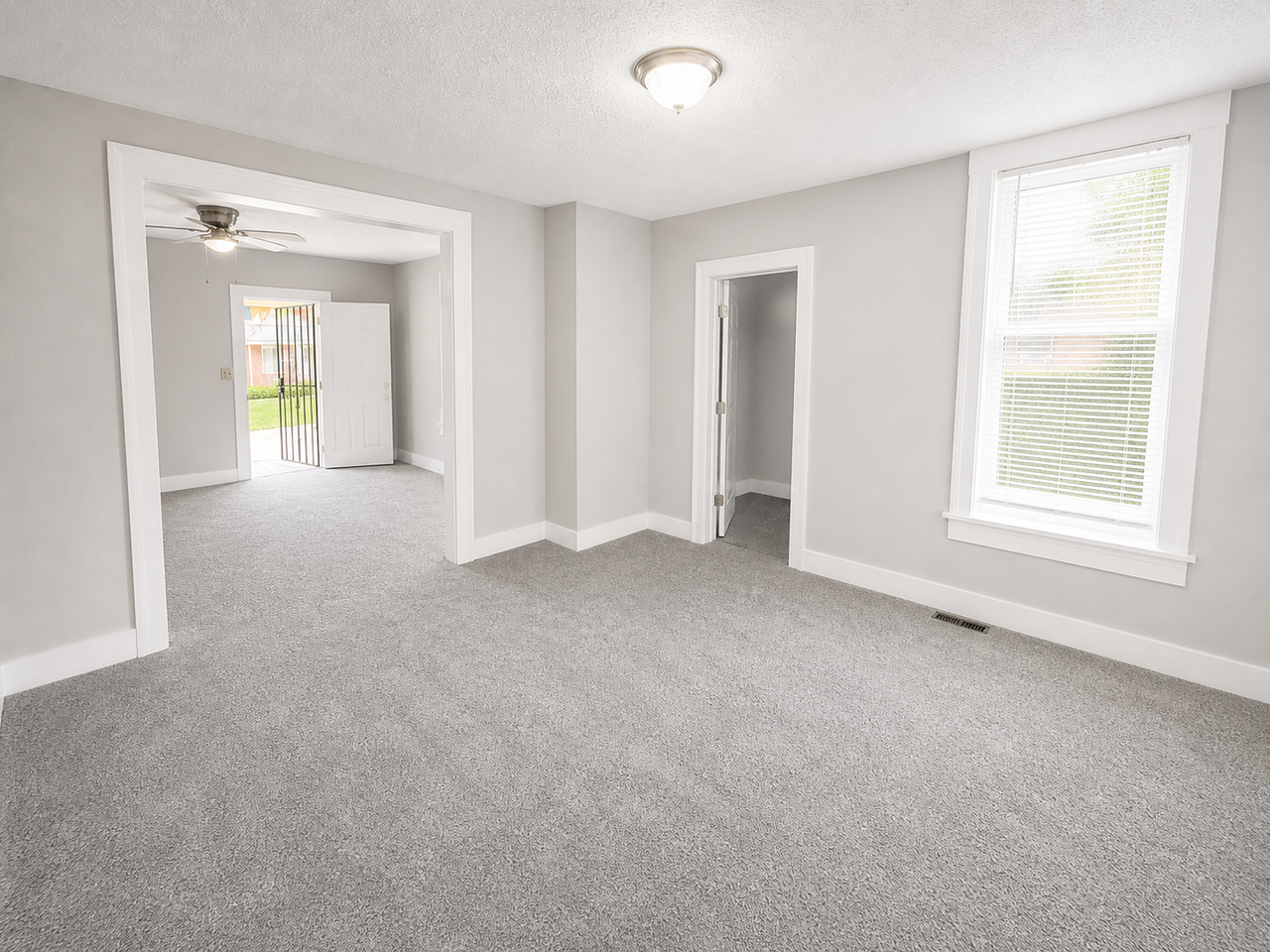 3005 E 19th Ter - Photo 2 of 10