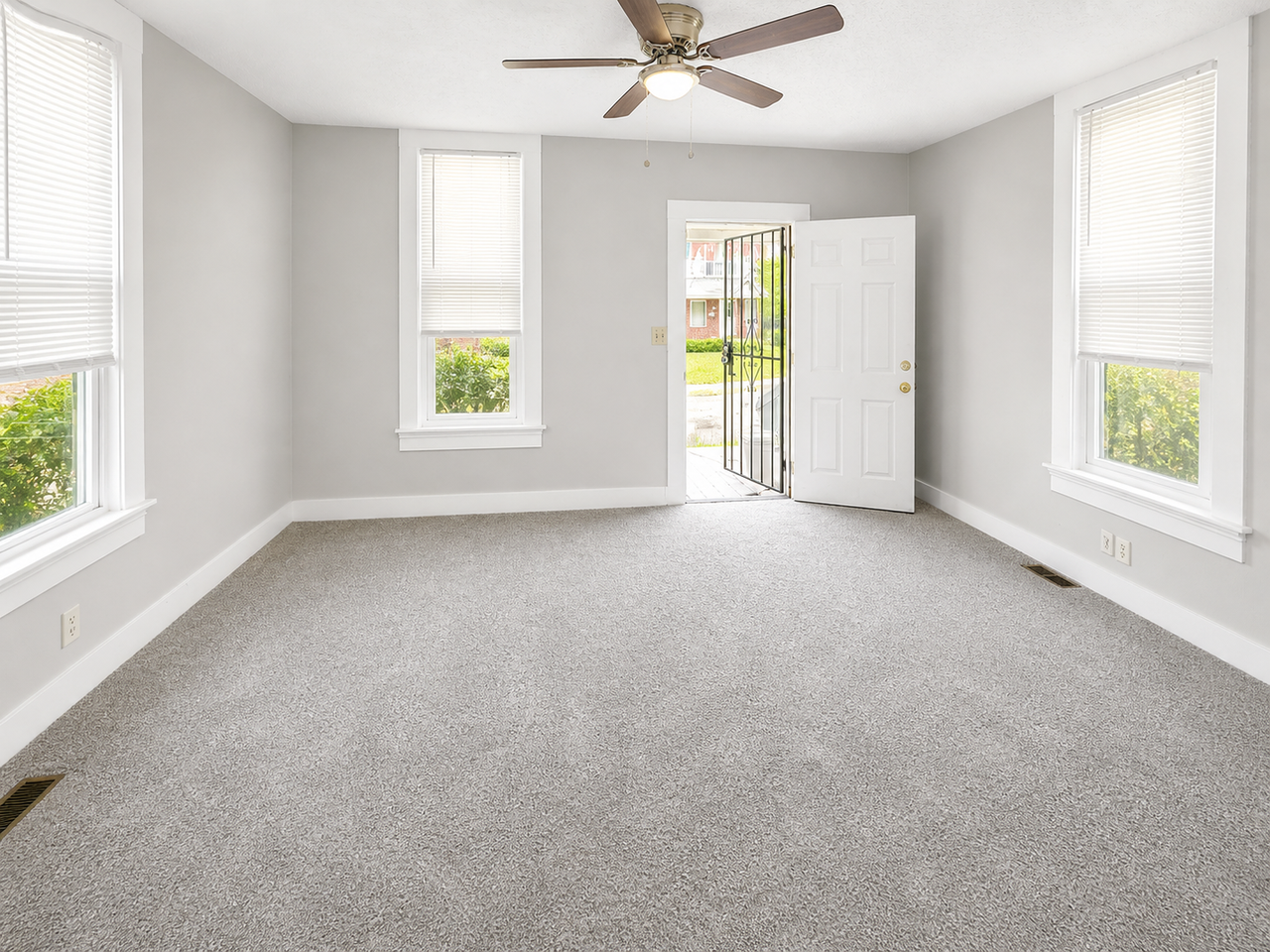 3005 E 19th Ter - Photo 3 of 10