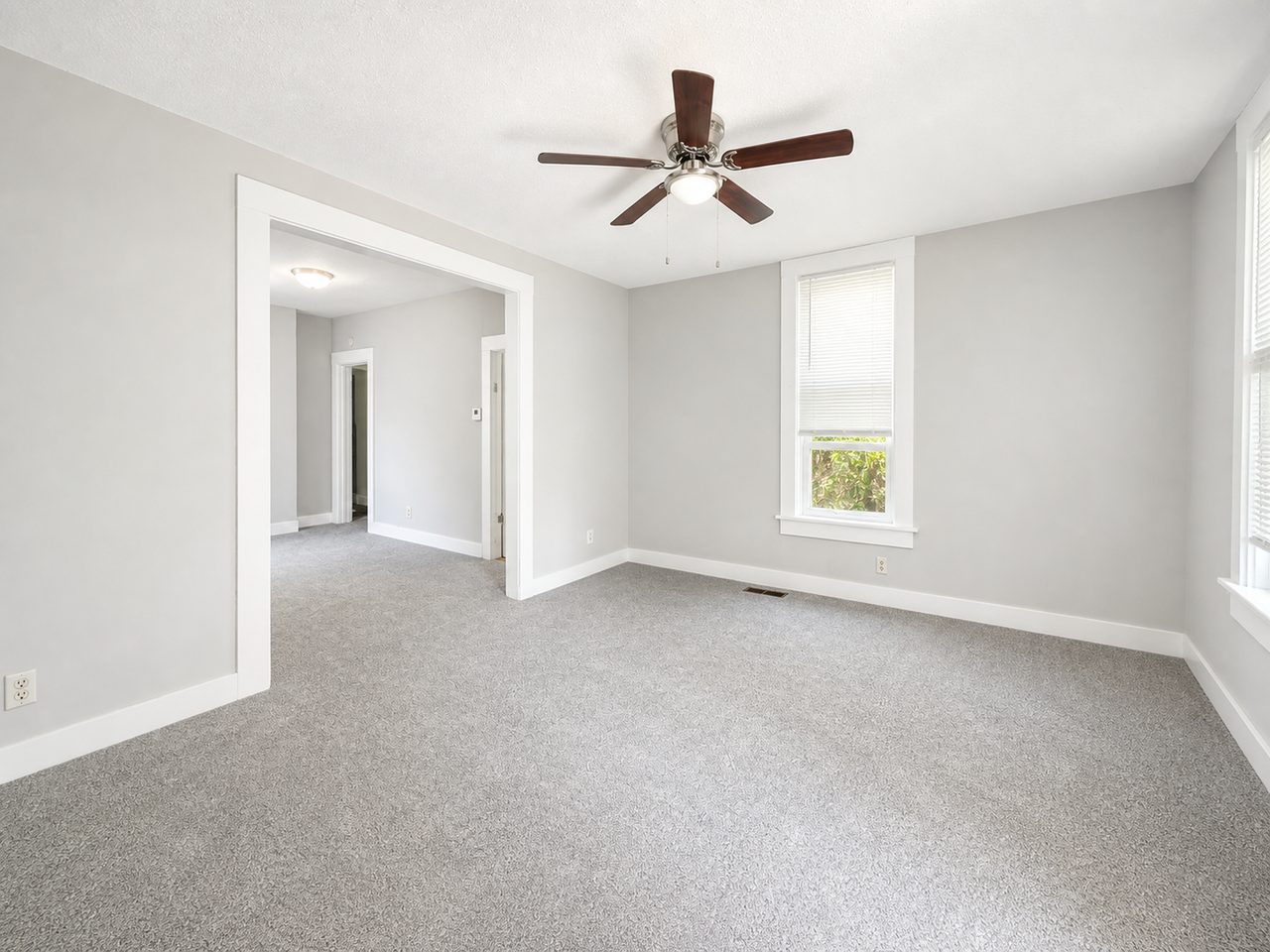 3005 E 19th Ter - Photo 4 of 10