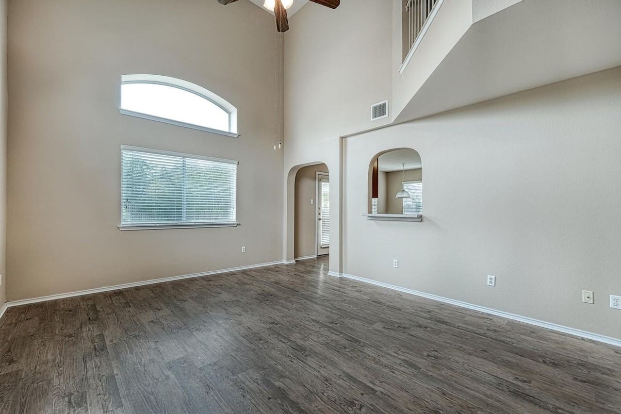 12812 Thomas Jefferson St - Photo 2 of 14